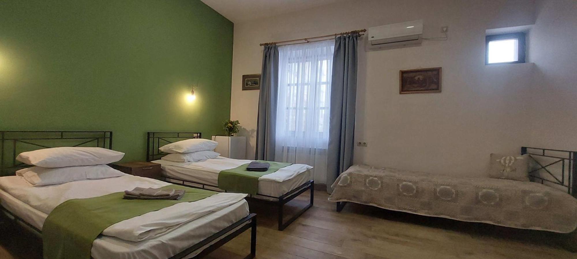 Blur Inn Gallery Yerevan Exterior foto