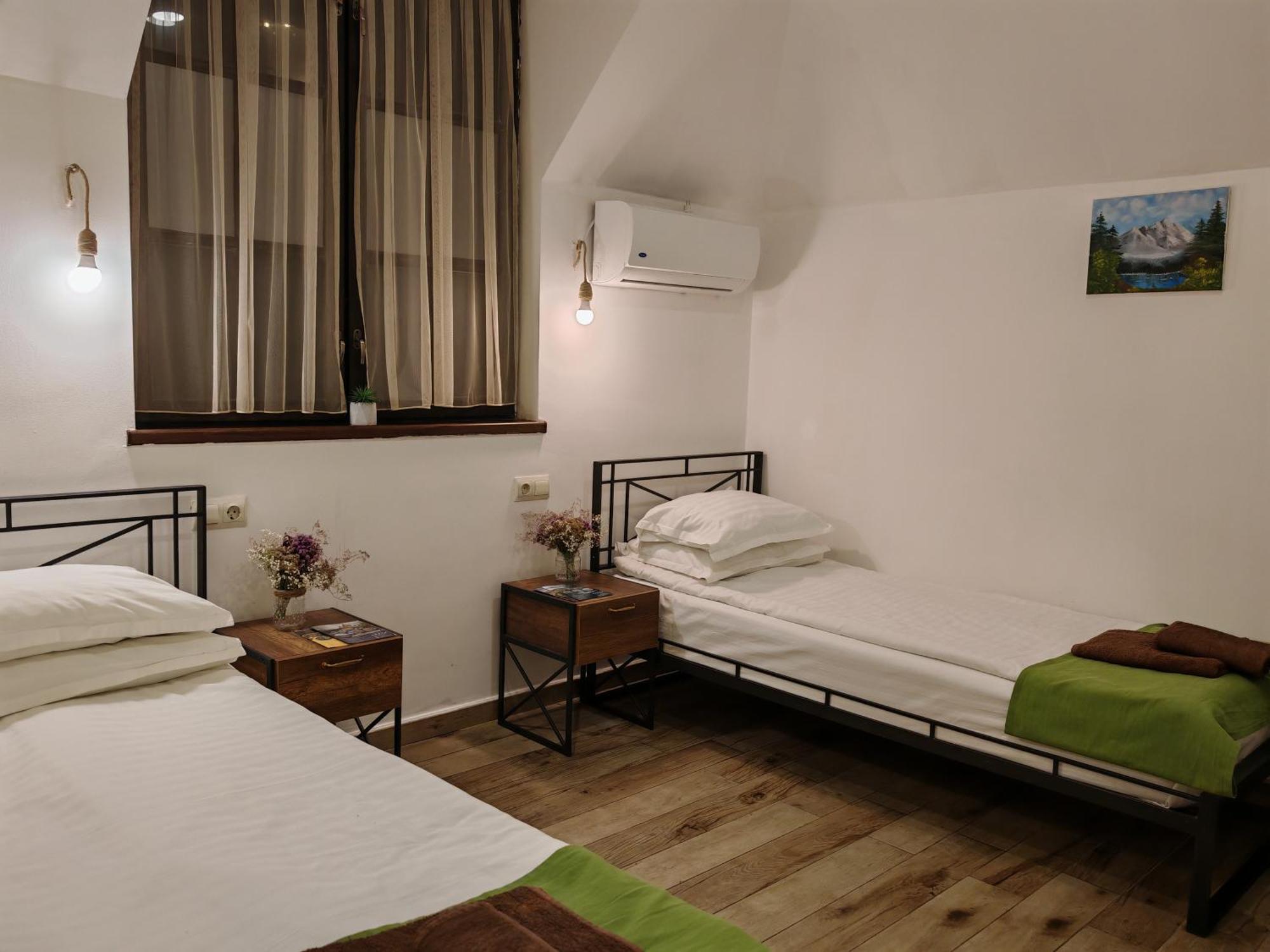 Blur Inn Gallery Yerevan Exterior foto
