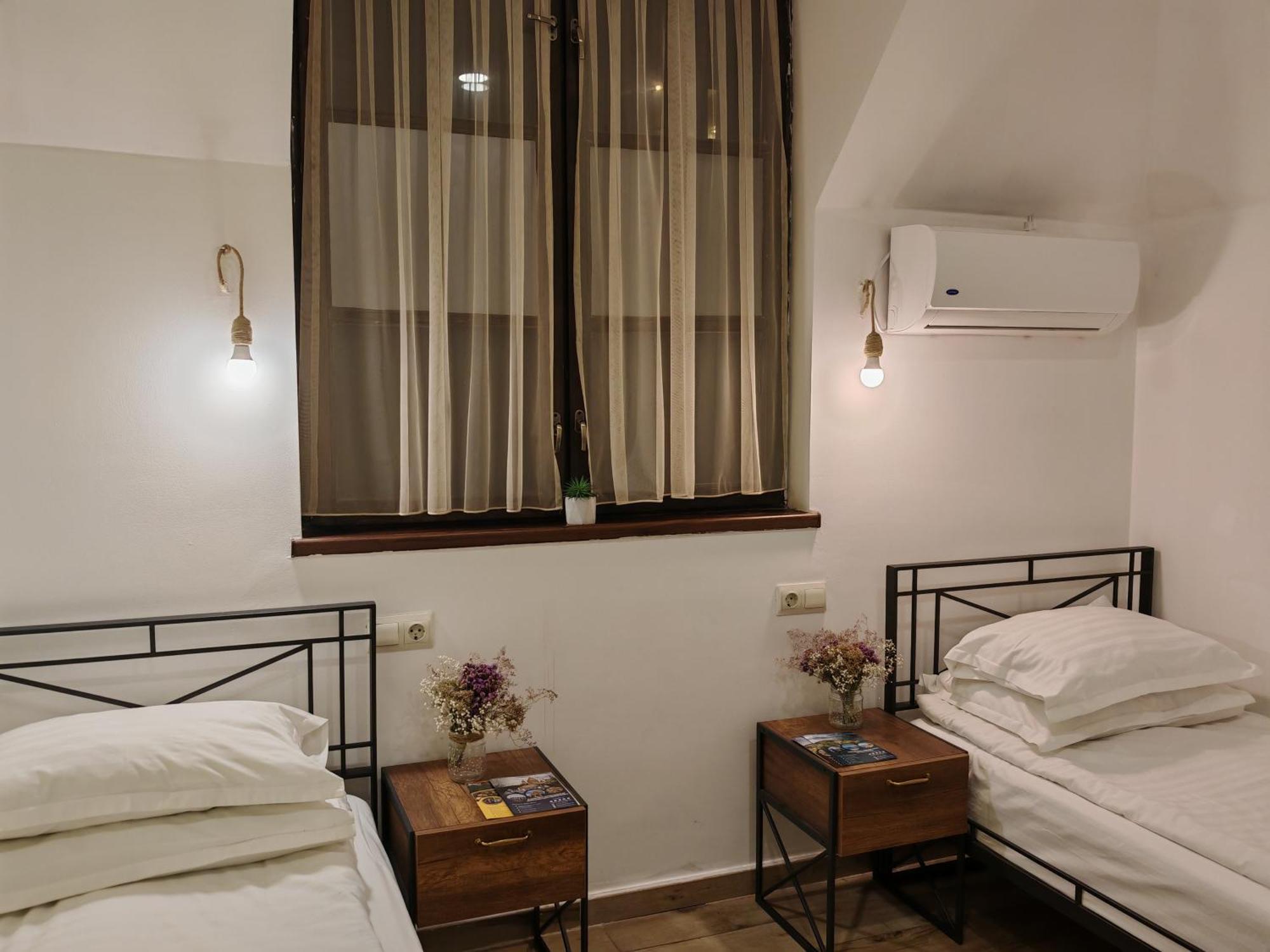 Blur Inn Gallery Yerevan Exterior foto