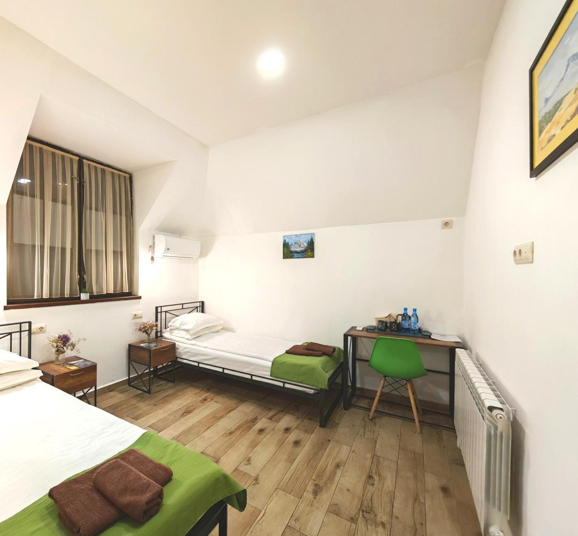 Blur Inn Gallery Yerevan Exterior foto