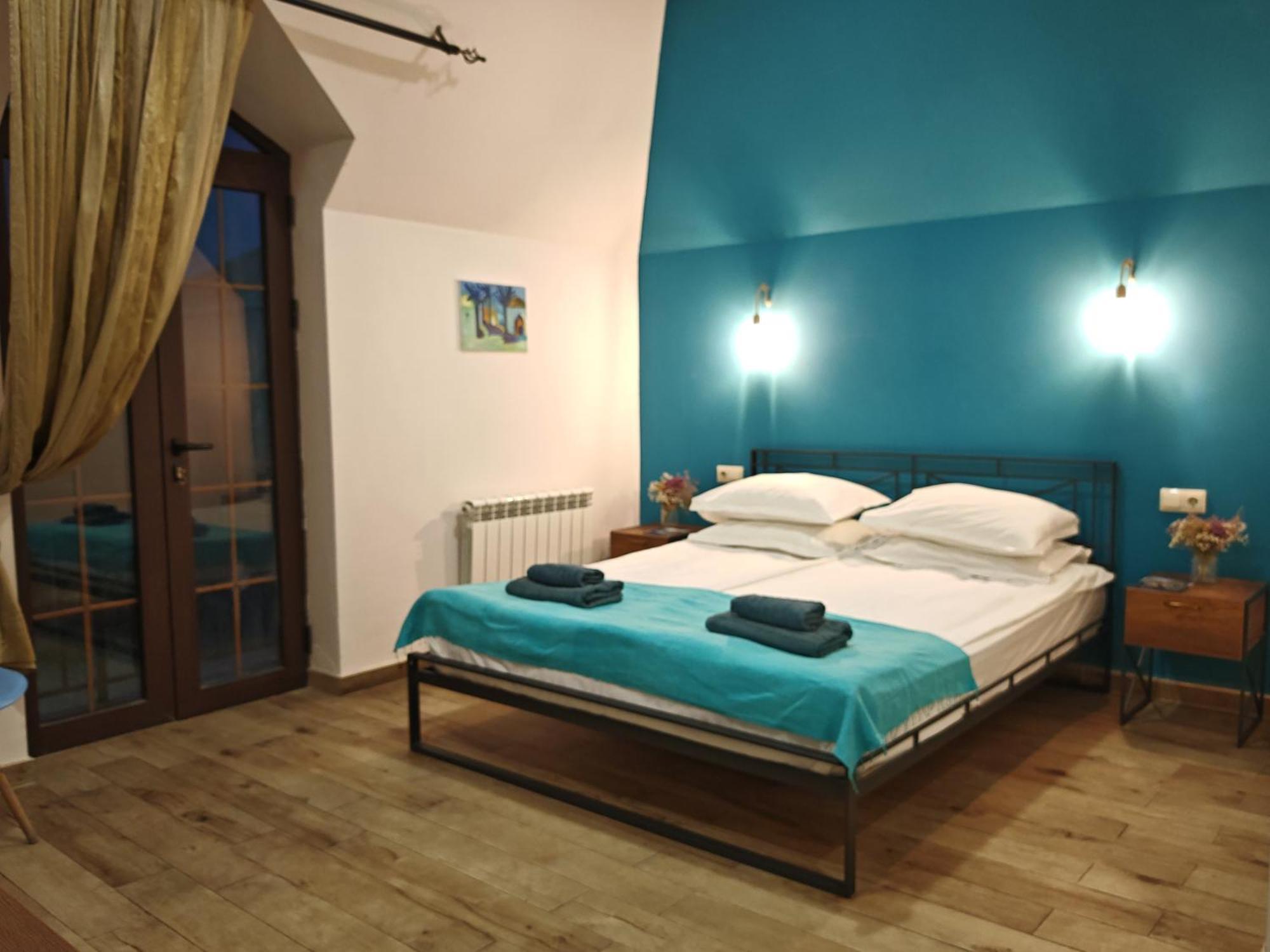 Blur Inn Gallery Yerevan Exterior foto